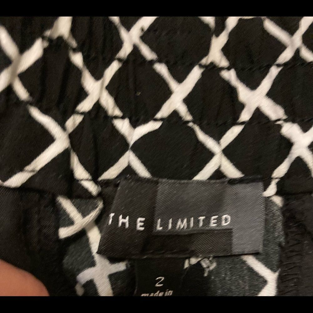 The Limited black and white Shorts size 2 - Picture 3 of 5
